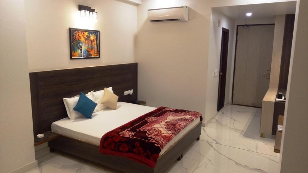 Alankrita Suites & Party Halls ميروت المظهر الخارجي الصورة